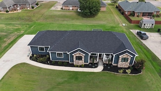 611 Volunteer Dr, Paris, TN 38242