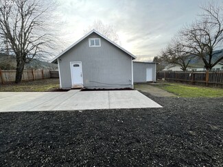 1045 Hill St, Myrtle Creek, OR 97457