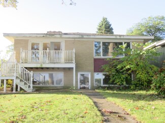 23876 S Shore Dr, Edwardsburg, MI 49112