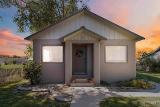 22 E Montana Ave, Homedale, ID 83628