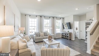 519 N Palace Dr, Glassboro, NJ 08028