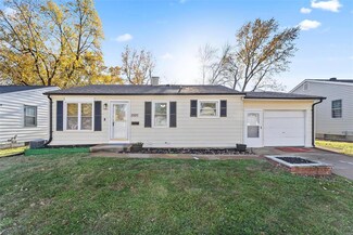 2520 Hawthorne Manor Dr, Florissant, MO 63031