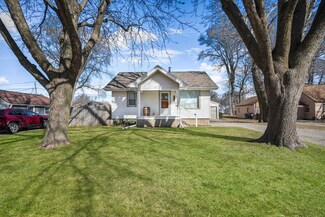 921 Cadam Ct, Cedar Falls, IA 50613