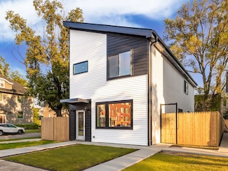 5901 W Erie St, Chicago, IL 60644