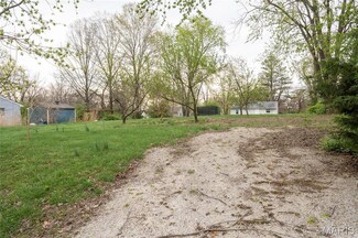 2804 Mulberry Ln, Saint Charles, MO 63303
