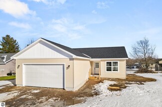 1867 Kymbra Ln, Traverse City, MI 49685