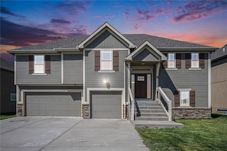 704 Walnut Dr, Smithville, MO 64089