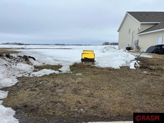 142 Erin Ct, Nicollet, MN 56074