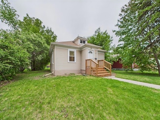 710 Lyndale Ave, Morris, MN 56267
