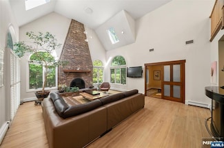 811 Domm Ct, Wyckoff, NJ 07481
