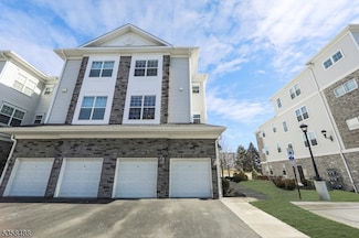 17 Veterans Way, Morris Plains, NJ 07950