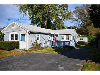 93 Foxboro Ave, Portsmouth, RI 02871