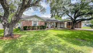 108 Sandra St, Edna, TX 77957
