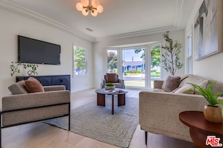 9116 S Wilton Place, Los Angeles, CA 90047