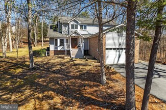 1112 Lakeview Dr, Cross Junction, VA 22625