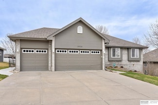19528 Binney Cir, Elkhorn, NE 68022