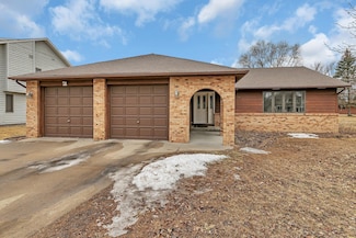 2866 Aurora Ct, Saint Cloud, MN 56303