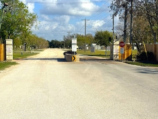 60 Pinafore Ct, Palacios, TX 77465