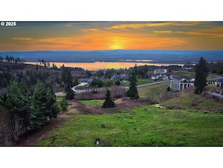 202 Windy River Rd, Kalama, WA 98625