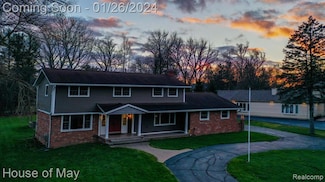 4511 Lakeview Ct, Bloomfield Hills, MI 48301