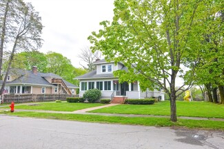 14 Maple St, Uxbridge, MA 01569