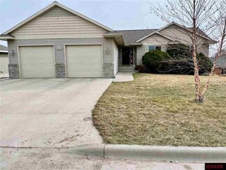 1906 Boulder St, Saint Peter, MN 56082