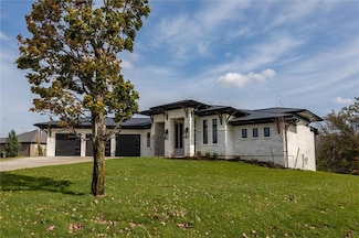 3411 S Mize Ridge Ct, Independence, MO 64057