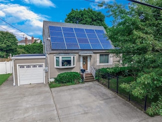 72 Harris Ave, Hewlett, NY 11557