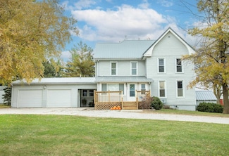 7207 E Tama Rd, La Porte City, IA 50651