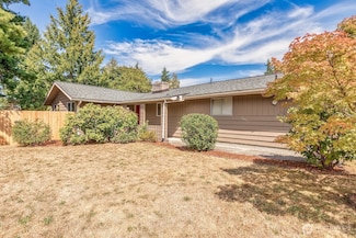 604 N 201st St, Shoreline, WA 98133