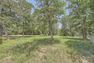 579 Hidden Oaks Dr, Elgin, TX 78621