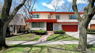 9018 S Oakley Ave, Chicago, IL 60643