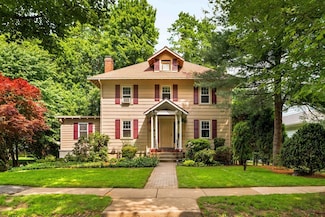 16 Chapin Rd, Newton Center, MA 02459