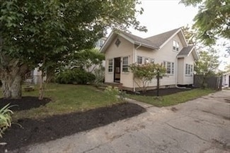 29 Oval Rd Unit 2nd fl, Quincy, MA 02170