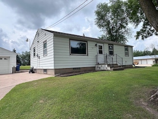 113 Waupaca St, Clintonville, WI 54929