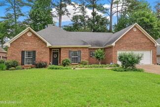 323 Pinewood Ln, Ridgeland, MS 39157
