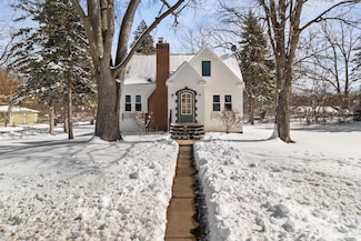 840 Mahtomedi Ave, Saint Paul, MN 55115