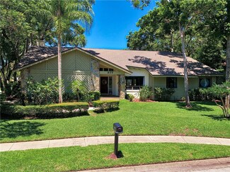 377 Mayfair Cir E, Palm Harbor, FL 34683