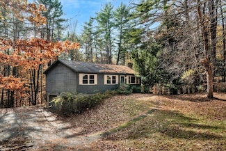 23 Westwood Dr, Henniker, NH 03242