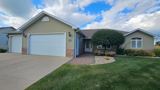1220 Nicklaus Dr, Aberdeen, SD 57401