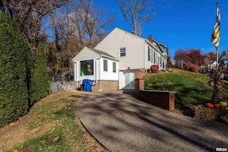 10 Kenwood Ave, Davenport, IA 52803