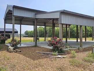 1262 S River Front Dr, Clifton, TN 38425