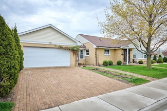 8005 N New England Ave, Niles, IL 60714