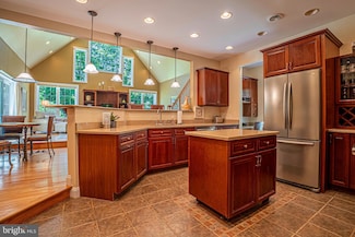 402 Crestview Dr, Frostburg, MD 21532