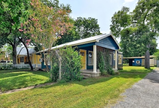 302 Olive St Unit A, Smithville, TX 78957