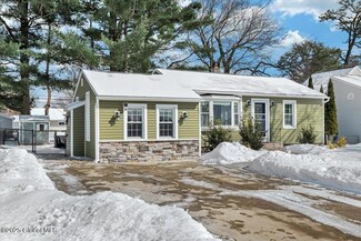 14 Richards Dr, Albany, NY 12205