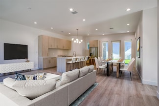 424 N Denver St, Dallas, TX 75203