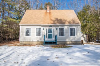 8 Mae Ln, Topsham, ME 04086