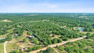 465 Catfish Ln, Lockhart, TX 78644