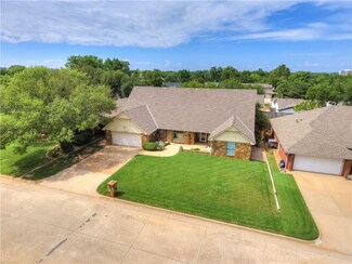 6109 N Lakeway Dr, Warr Acres, OK 73132